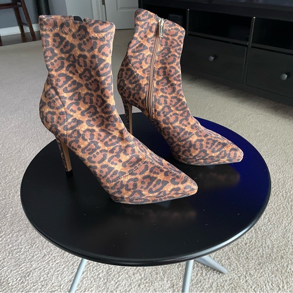 Jessica Simpson Women's Alliye Pointed Toe Stiletto Heeled
Ankle Booties - Picture 2 of 8